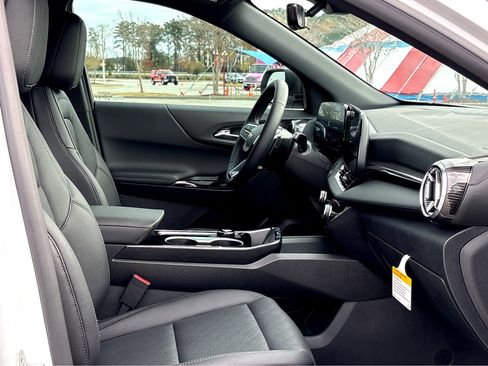 New 2026 Chevrolet Equinox LT w/ Convenience Package II image 10