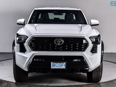 Used 2025 Toyota Tacoma TRD Off-Road image 3