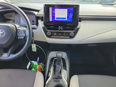 Used 2023 Toyota Corolla LE image 5