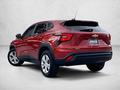 Used 2024 Chevrolet Trax LS FWD image 13