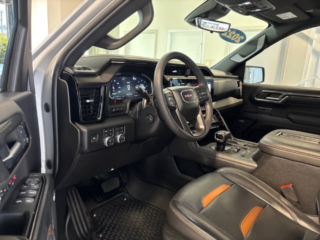 Used 2022 GMC Sierra 1500 AT4 w/ AT4 Premium Package AWD/4WD image 8