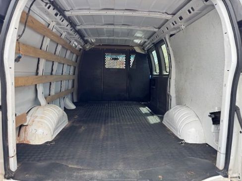 Used 2023 Chevrolet Express 2500 w/ Driver Convenience Package image 9