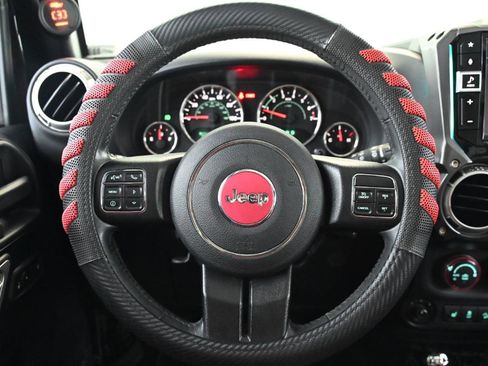 Used 2018 Jeep Wrangler Unlimited Rubicon w/ Cold Weather Group AWD/4WD image 25
