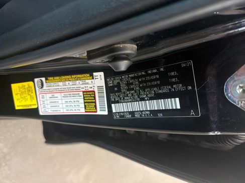 Certified 2021 Toyota Highlander XLE image 32