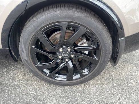 Used 2025 Land Rover Discovery Dynamic SE AWD/4WD image 11