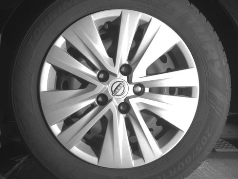 Used 2025 Nissan Sentra S FWD image 14