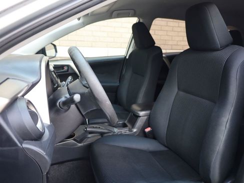 Used 2015 Toyota RAV4 LE FWD image 18