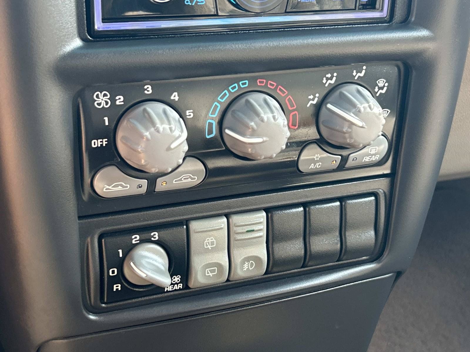 Used 2003 Pontiac Montana Extended FWD image 32