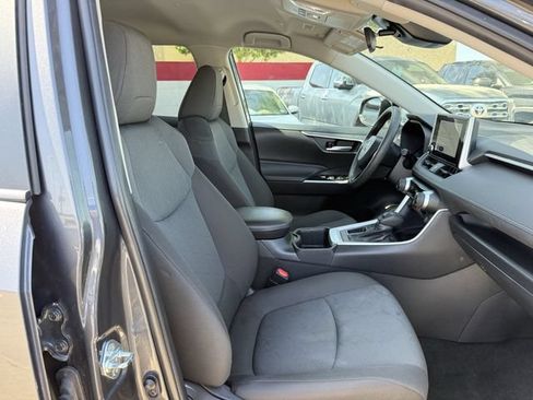 Used 2025 Toyota RAV4 XLE FWD image 29