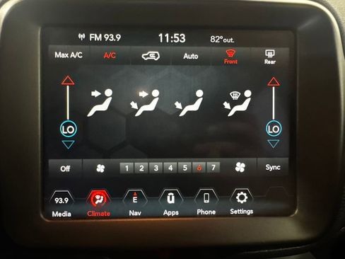 Used 2023 Jeep Renegade Altitude AWD/4WD image 36