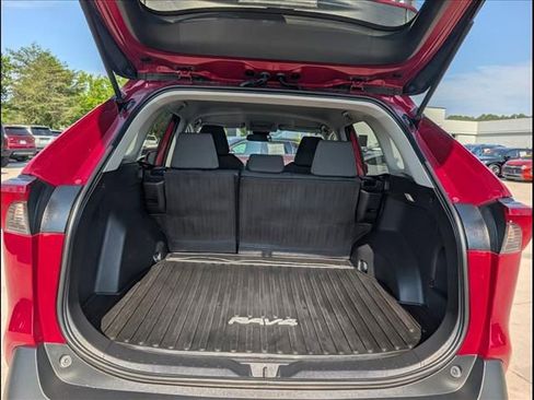 Used 2022 Toyota RAV4 XLE FWD image 19