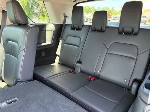 Used 2025 Nissan Pathfinder SL w/ Cargo Package AWD/4WD image 10