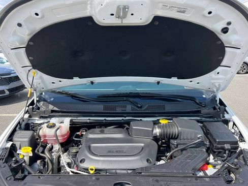 Used 2024 Chrysler Pacifica Touring-L FWD image 30
