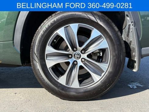 Used 2024 Toyota Highlander XLE image 12