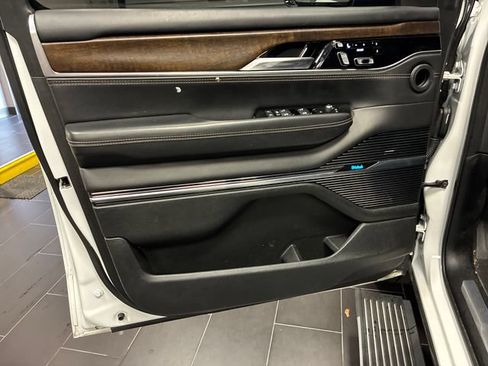 Used 2022 Jeep Grand Wagoneer Series I AWD/4WD image 10