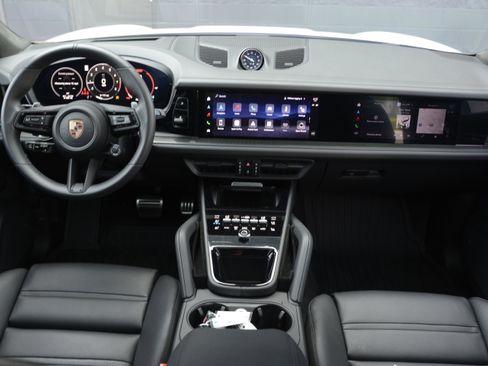 Certified 2026 Porsche Cayenne GTS AWD/4WD image 10