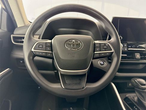Used 2023 Toyota Highlander L FWD image 31