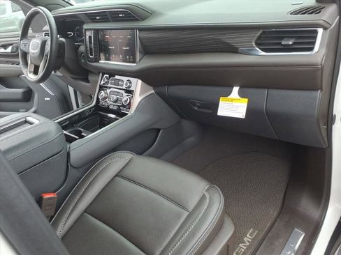 Used 2024 GMC Yukon XL Denali w/ Advanced Technology Package image 16