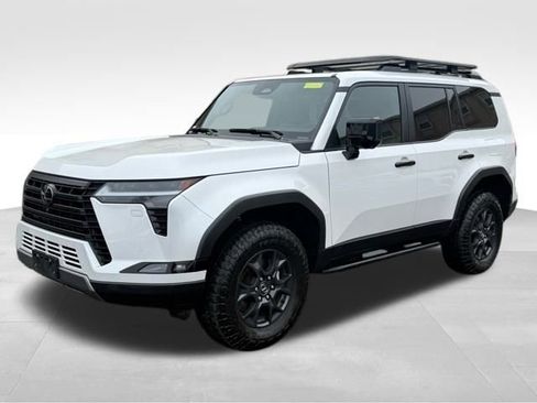 Used 2024 Lexus GX 550 image 3