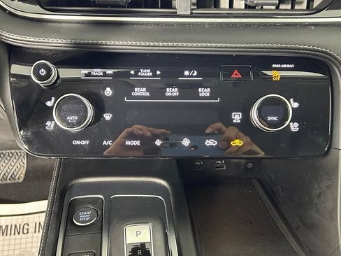 Used 2023 INFINITI QX60 Luxe w/ Performance Audio Package AWD/4WD image 23