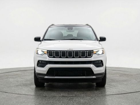 Used 2025 Jeep Compass Limited AWD/4WD image 2