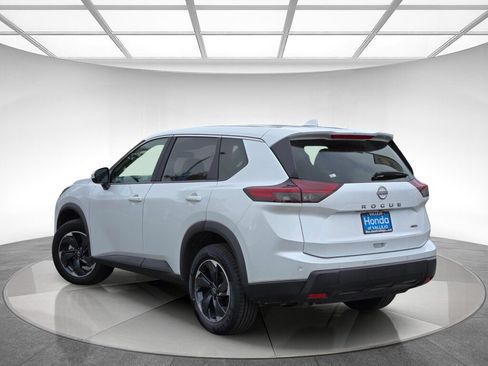 Used 2025 Nissan Rogue SV AWD/4WD image 5