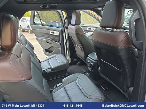 Used 2022 Ford Explorer Platinum w/ Equipment Group 601A image 11