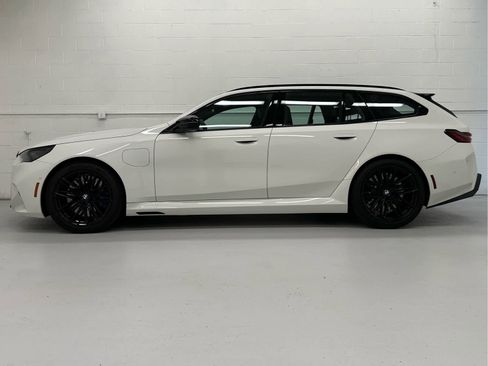 Used 2026 BMW M5 Touring AWD/4WD image 3