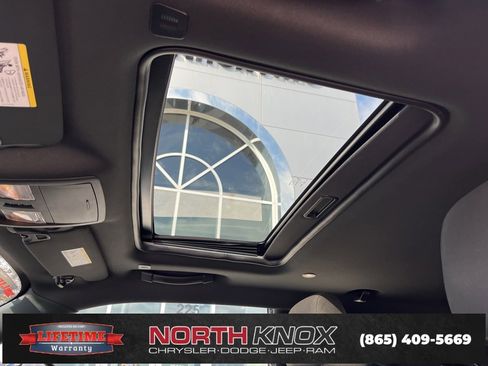 Used 2022 Dodge Challenger R/T Scat Pack image 16