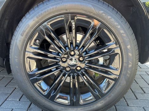 Used 2024 Land Rover Range Rover Evoque S image 4