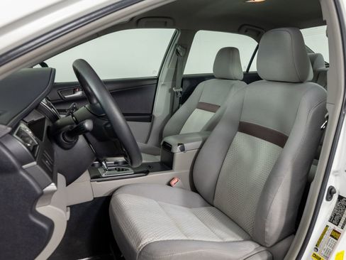 Used 2012 Toyota Camry LE image 15