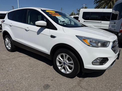 Used 2017 Ford Escape SE AWD/4WD image 3