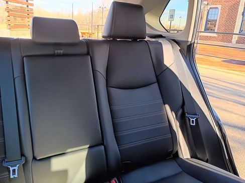 Used 2022 Toyota RAV4 Limited image 18