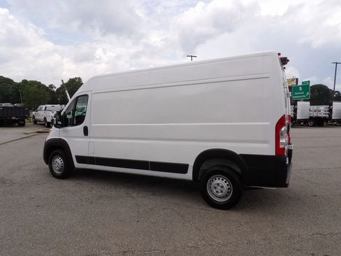 Used 2024 RAM ProMaster 2500 w/ Convenience Group FWD image 4