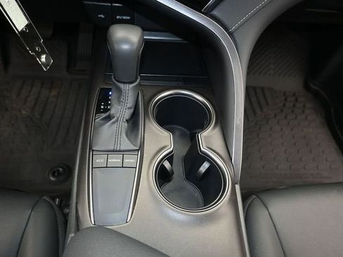Used 2024 Toyota Camry SE image 10