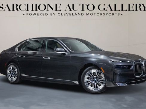 Used 2025 BMW i7 xDrive60 image 1