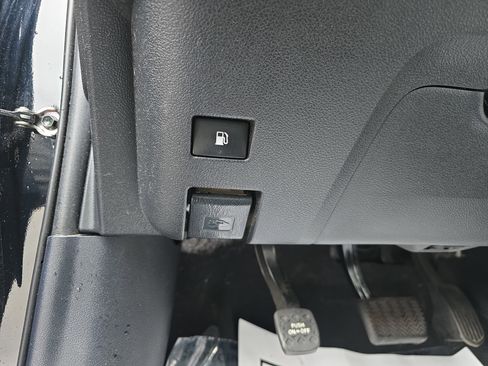 Used 2016 Toyota Prius Three image 31