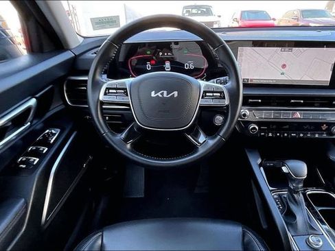 Used 2025 Kia Telluride LX FWD image 4