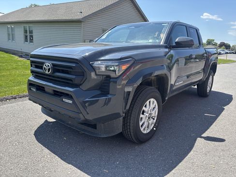 Used 2025 Toyota Tacoma SR5 AWD/4WD image 7