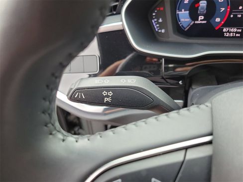 Used 2020 Audi Q3 2.0T Premium w/ Convenience Package image 32