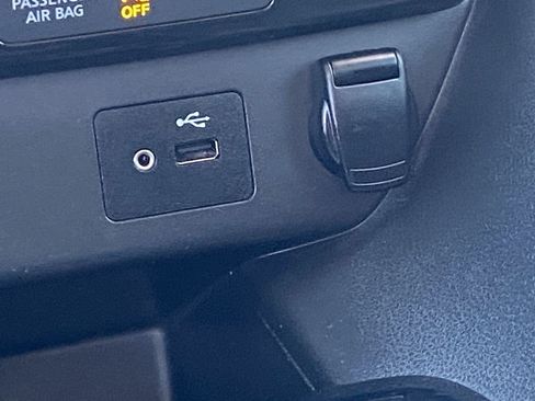 Used 2019 Nissan Leaf SV w/ SV Technology Package FWD image 20