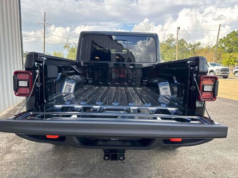 New 2025 Jeep Gladiator Mojave w/ Convenience Group image 6