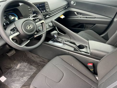 New 2026 Hyundai Elantra SE FWD image 12