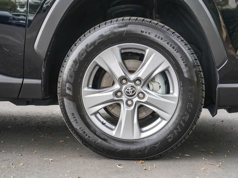 Used 2022 Toyota RAV4 XLE AWD/4WD image 8