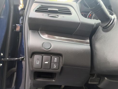 Used 2016 Honda CR-V Touring image 10