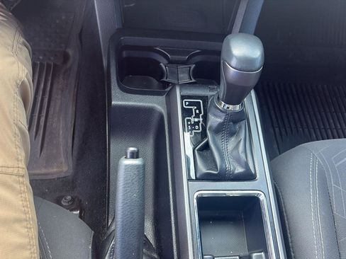 Used 2018 Toyota Tacoma TRD Sport w/ Technology Package AWD/4WD image 15