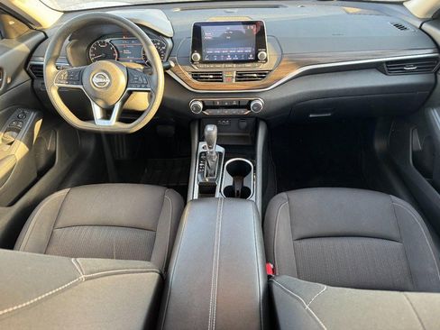 Used 2024 Nissan Altima 2.5 SV image 10