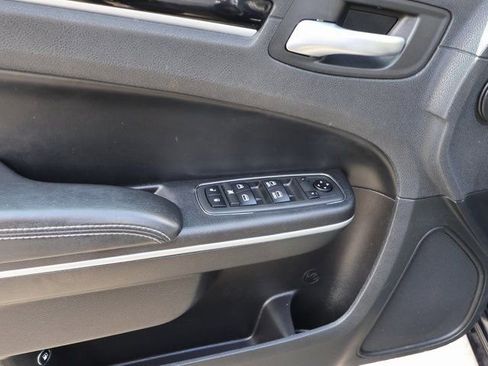 Used 2019 Chrysler 300 S AWD/4WD image 22