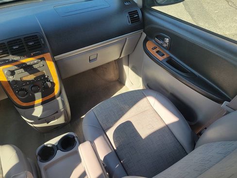 Used 2006 Saturn Relay Level 2 w/ Preferred Pkg FWD image 25