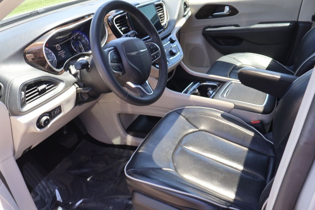 Used 2023 Chrysler Pacifica Limited FWD image 5